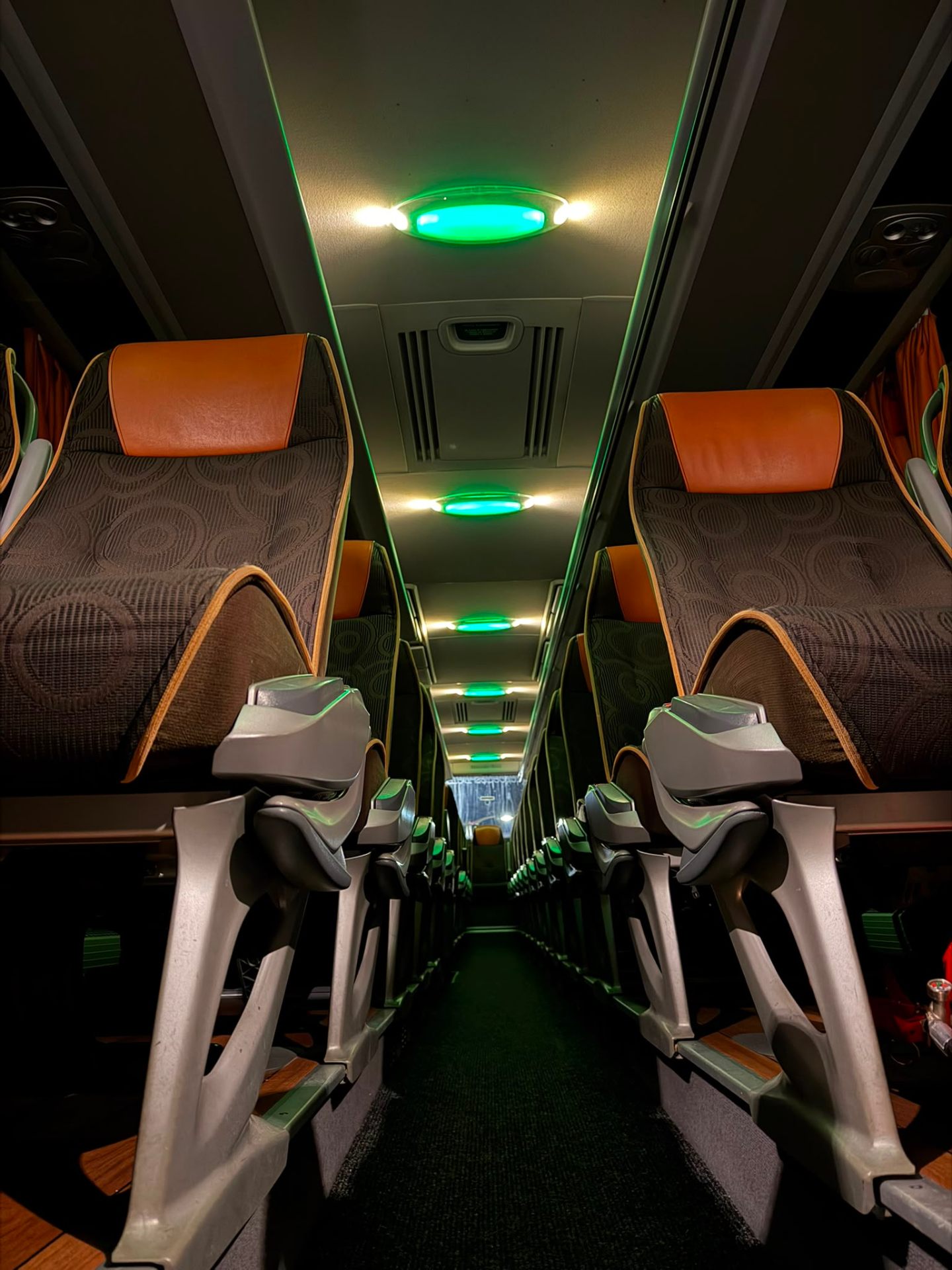 Interno confortevole di un autobus Bagnoli Travel