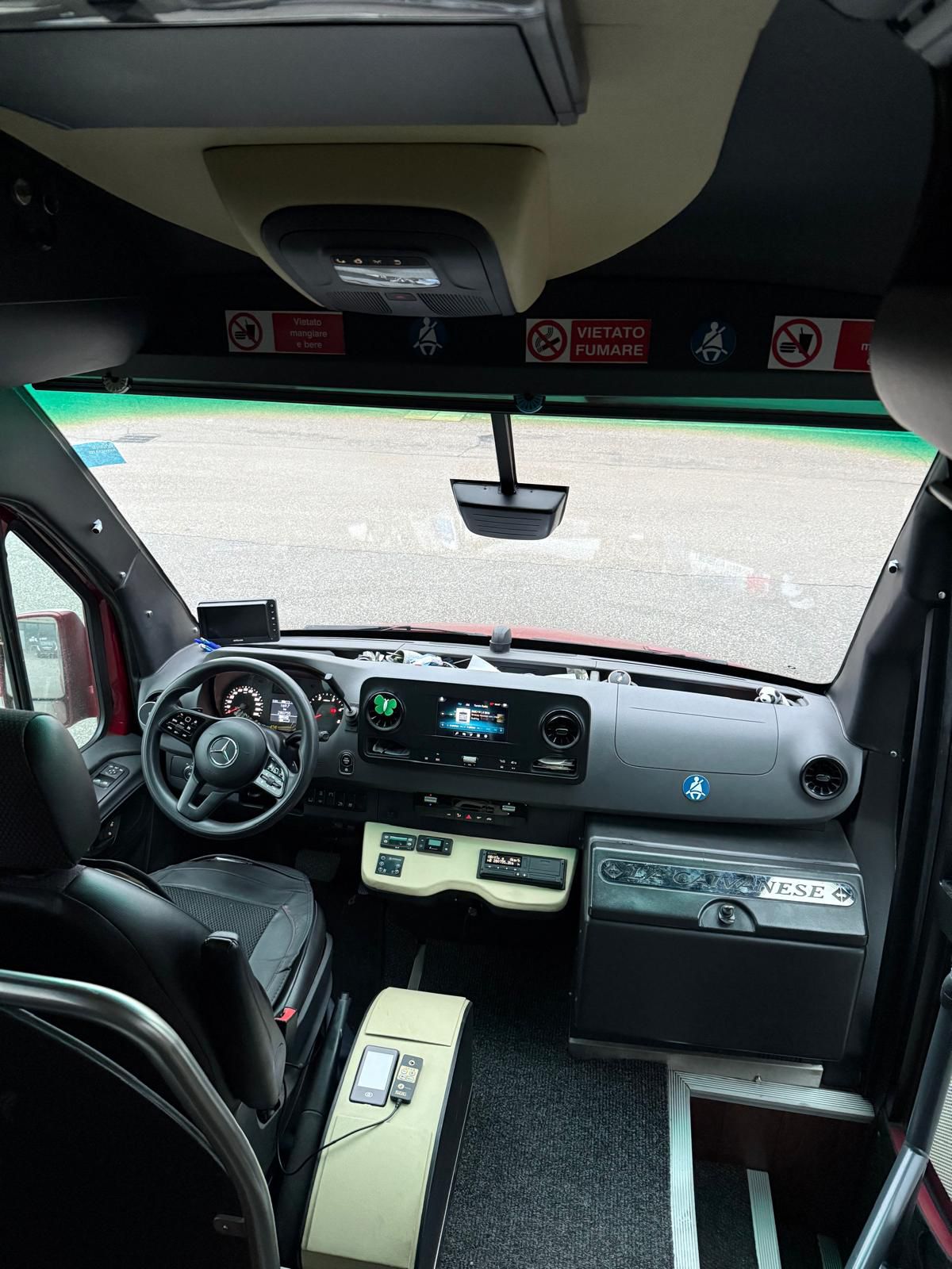 Dashboard e posto guida Mercedes Sprinter 519