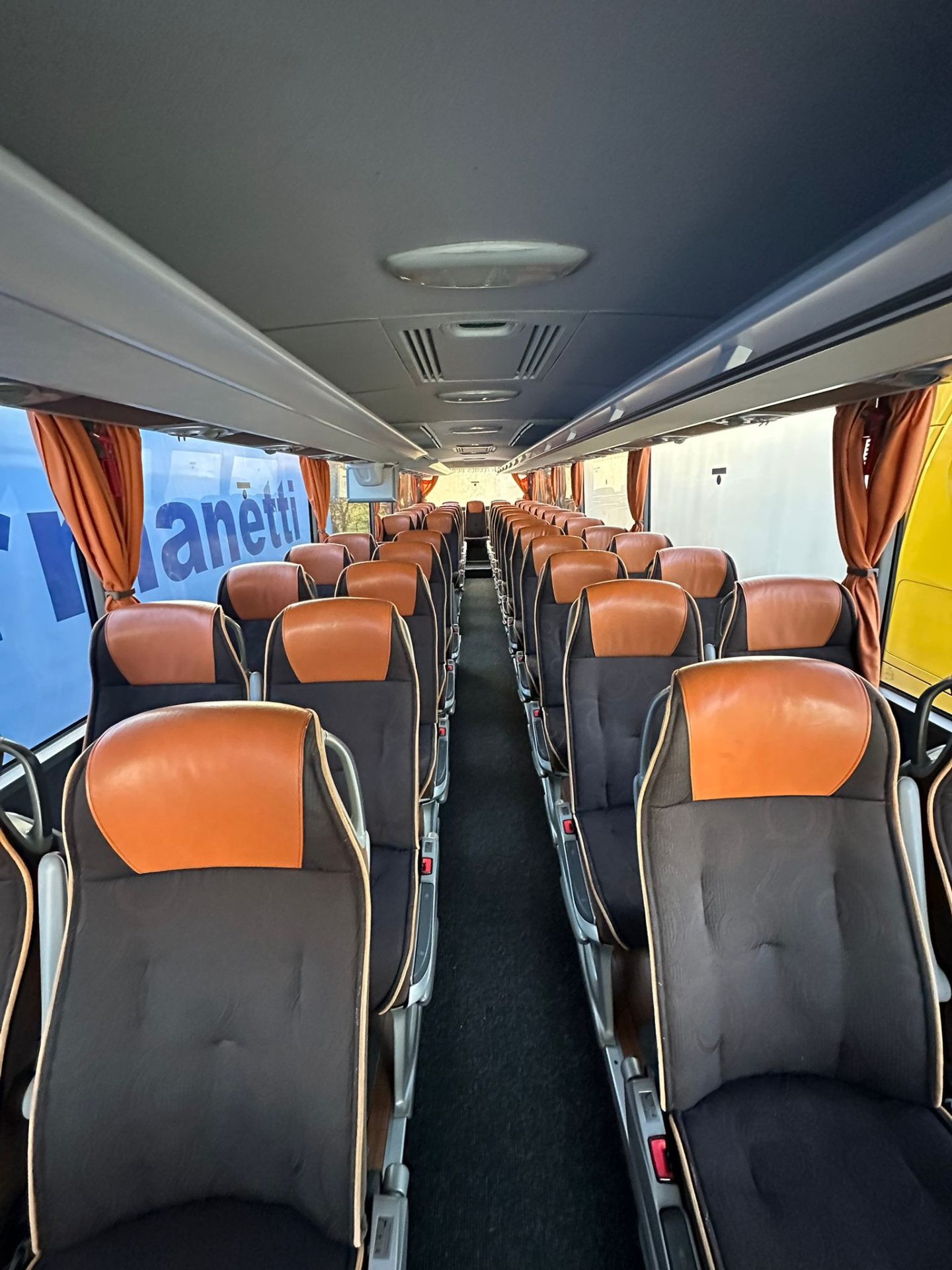 Interno Mercedes Tourismo — sedili in pelle