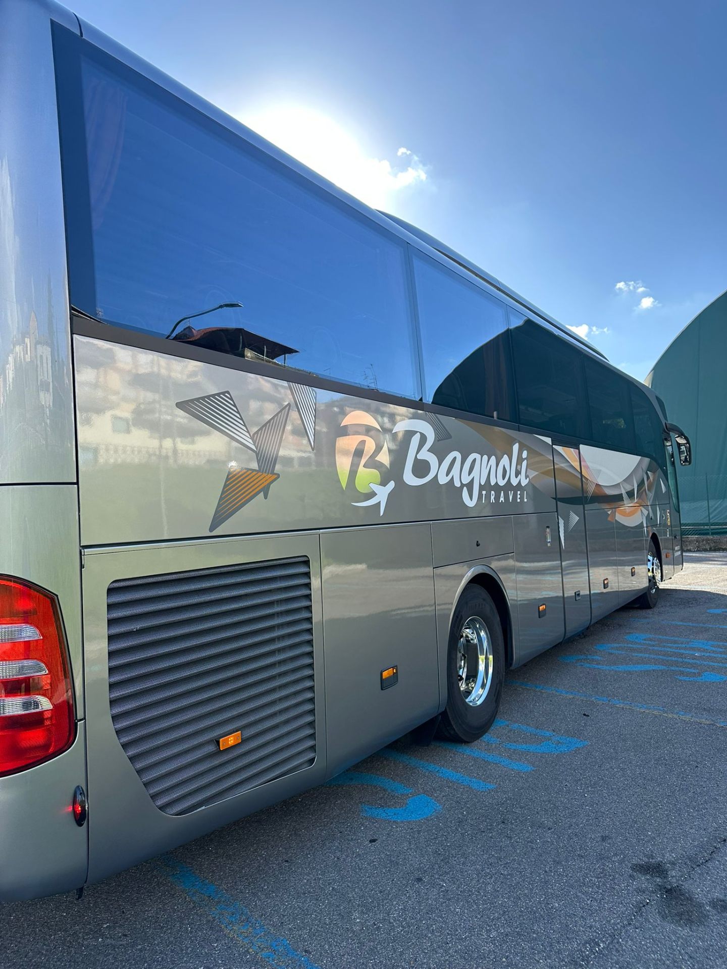 Livrea Bagnoli Travel sul Mercedes Tourismo grigio