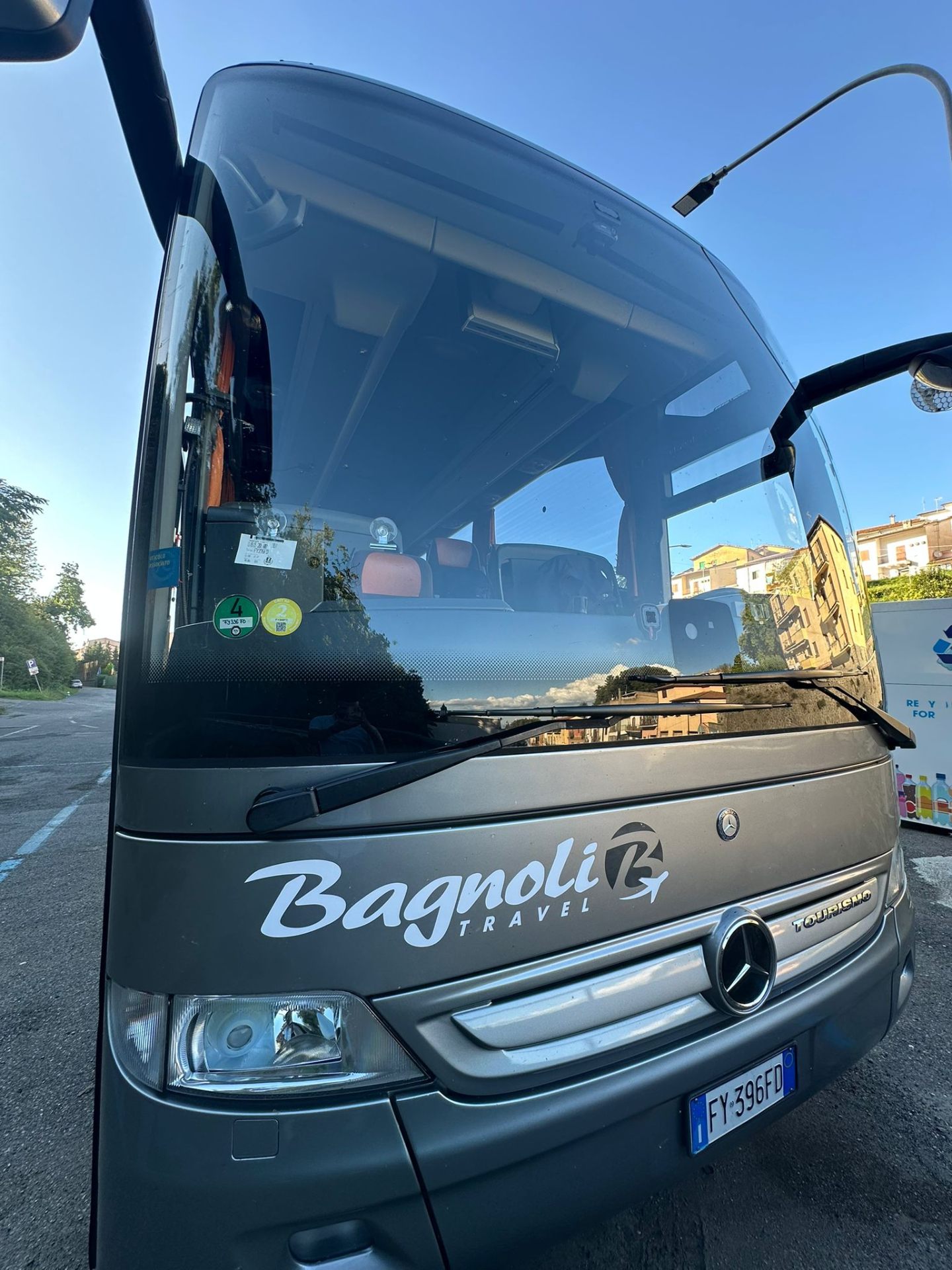 Mercedes Tourismo grigio — vista frontale